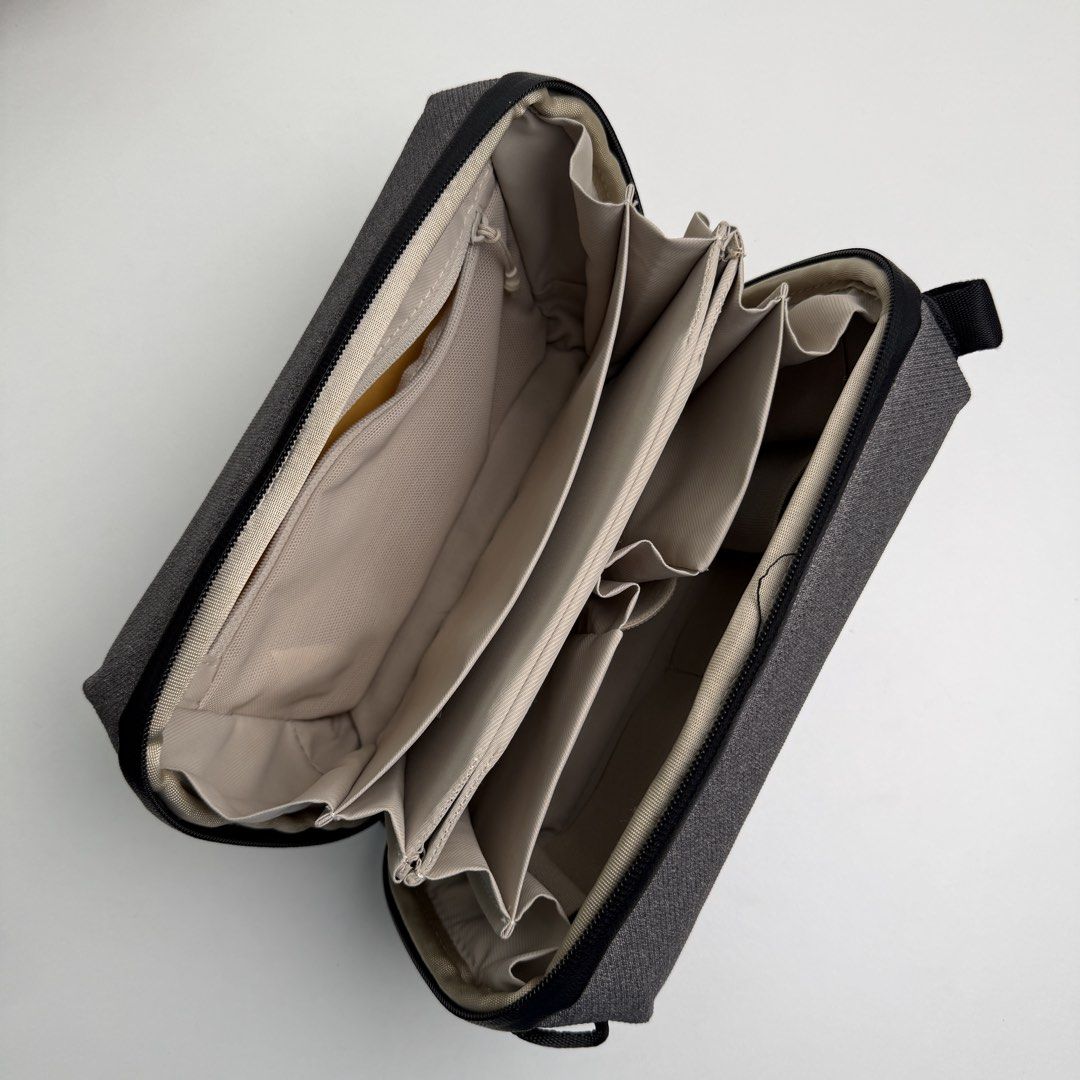 PGYTECH Tech Storage Bag (Category: Camera Bags & Carriers) located in Quezon City. Submitted by jerreyess (Listing ID 1431351113, Image 2). Description: PGYTECH Tech Storage Bag In excellent condition. Thank you. Please message me if you have any questions or concerns :).