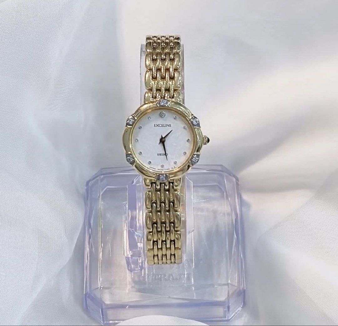 RARE Seiko Exceline vintage watch (Category: Women's Watches) located in Tagum. Submitted by shwzzzd (Listing ID 1431360955, Image 3). Description: Details: Seiko Exceline 4N20-0640 • Dial: White textured dial with 6 diamond markers • Movement: Quartz (battery) • Case size: 21 mm (without crown) • Bracelet length: Fits wrist approx. 16 cm (adjustable) • Condition: minimal signs of wear, still shiny and elegant Seiko exceline watch Seiko diamonds 