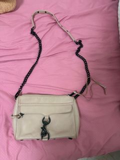 (Category: ) located in . Submitted by missdeee (Listing ID 1431213869, Image 1). Description: .