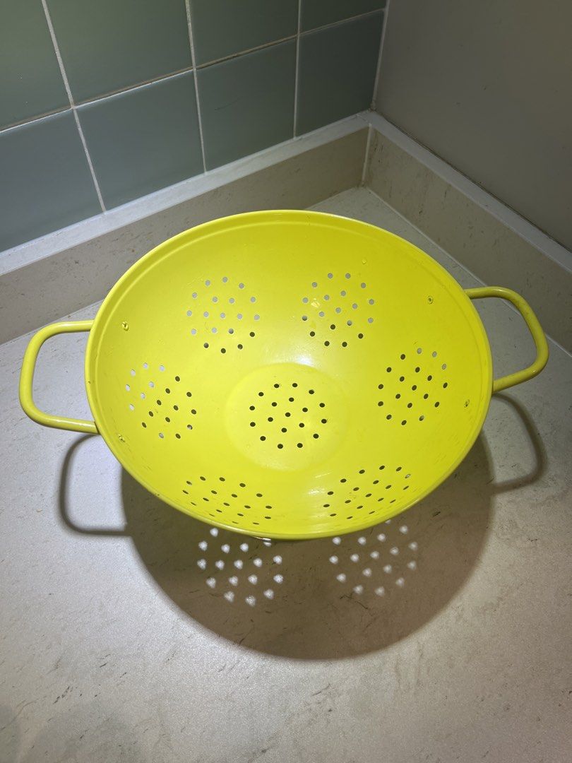 Retro Yellow Metal Colander478441564118732800