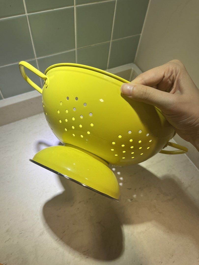Retro Yellow Metal Colander478441564118732801