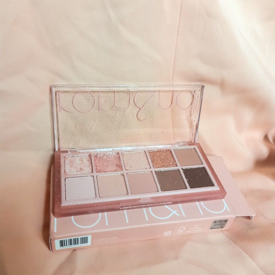 Rom&nd Better Than Eyes Palette (Category: Makeup) located in Bulacan. Submitted by jaydump (Listing ID 1431331310, Image 2). Description: Brand new Rom&nd eyeshadow palette •Rosebud Garden • expiration 10/2026 mop: maya mod: j&t/lalamove ps. kakabukas ko lang now and pagkaopen ko basag isang glitter eyeshadow because of shipping .