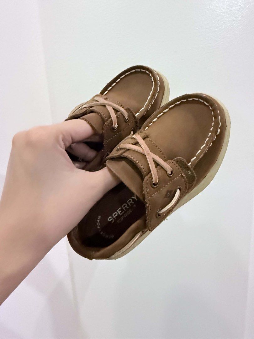 Speery leather Boat Shoes (Category: Babies & Kids Fashion) located in Taguig. Submitted by fp_declutters (Listing ID 1431334802, Image 1). Description: Size 10c /27eu Lightly used.