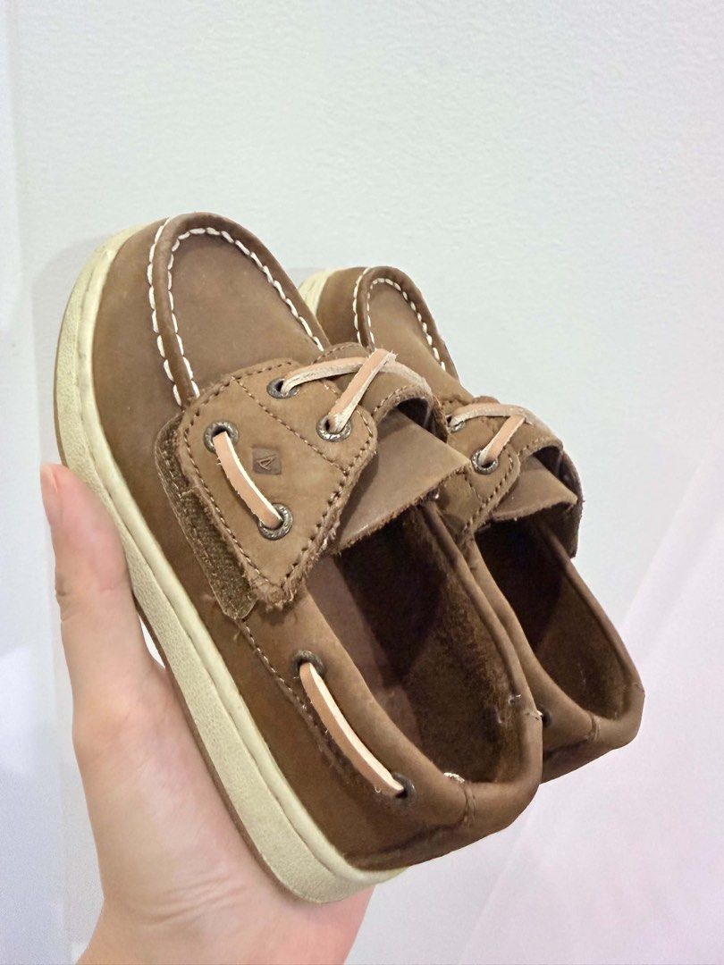 Speery leather Boat Shoes (Category: Babies & Kids Fashion) located in Taguig. Submitted by fp_declutters (Listing ID 1431334802, Image 3). Description: Size 10c /27eu Lightly used.