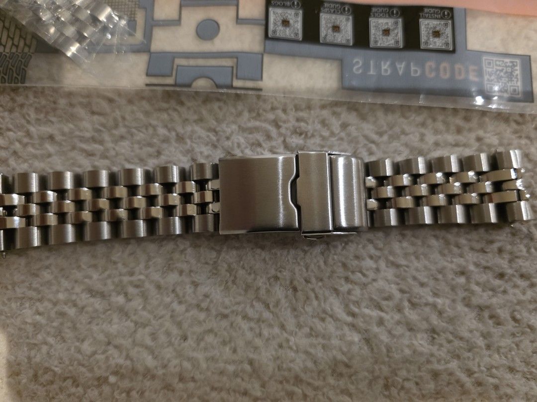 Strapcode Angus Jubilee Bracelet mm200/mm200 gmt/ spb381 (Category: Men's Watches) located in Cauayan City . Submitted by watchsec (Listing ID 1431201937, Image 2). Description: Stainless steel watch bracelet from Strapcode. It features a brushed finish and a deployment clasp. It is a jubilee style bracelet, with multiple small links for flexibility and comfort. The clasp has a secure locking mechanism..