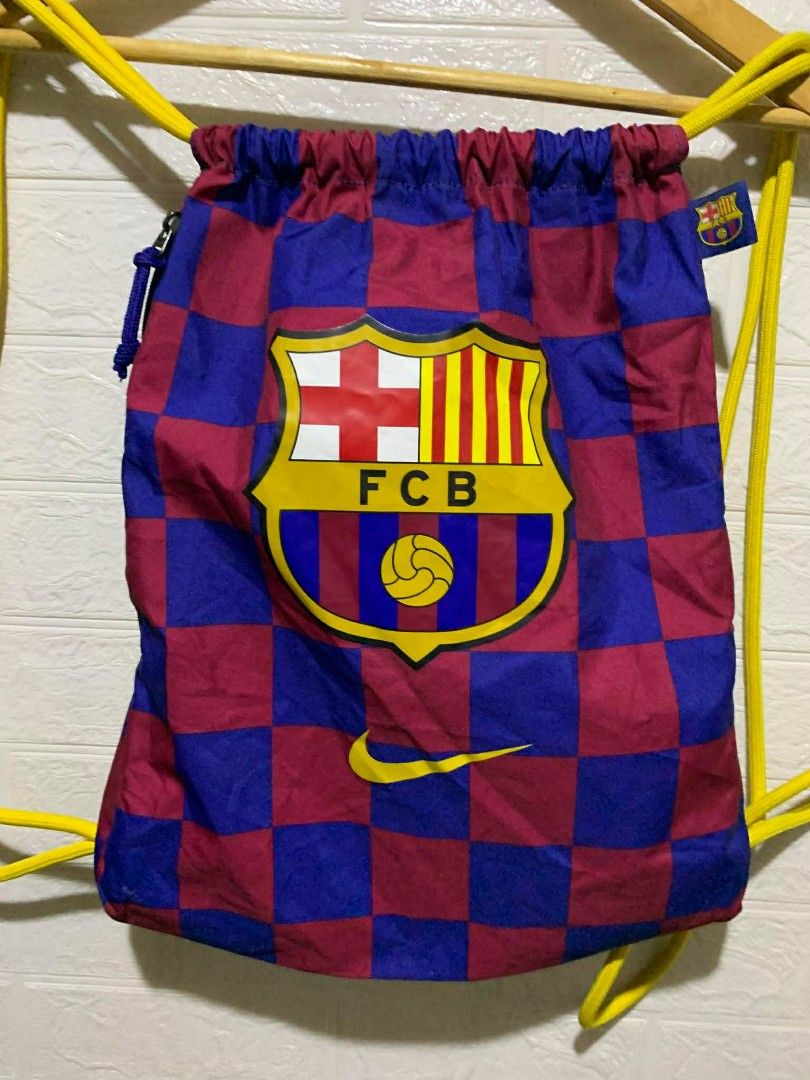 String bag color rate 9.5/10 condition 9.5/10 (Category: Backpacks) located in Santo Tomas. Submitted by jadelyoidd53654 (Listing ID 1431299394, Image 1). Description: string bag size M color rate 9.5/10 condition 9.5/10 excellent.