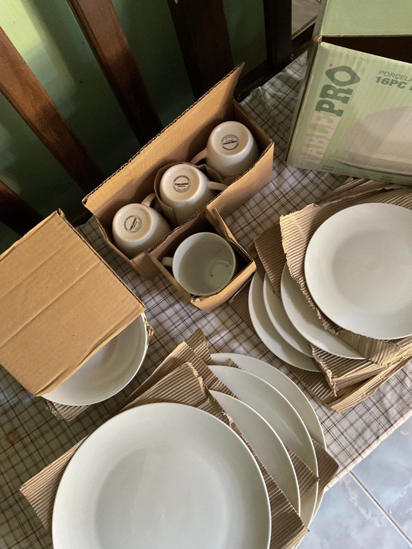 16 Pieces Porcelain Dinnerware Set (Category: Dinnerware & Cutlery) located in Iloilo. Submitted by vanfits (Listing ID 1431244736, Image 2). Description: 16-piece Table Pro dinnerware set - Brand: Table Pro (Las Vegas) - Includes: 4 dinner plates, 4 salad plates, 4 cereal bowls, and 4 mugs - Made of white porcelain - Dishwasher safe 📍RFS: decluterring Free delivery/shipping within Iloilo City.