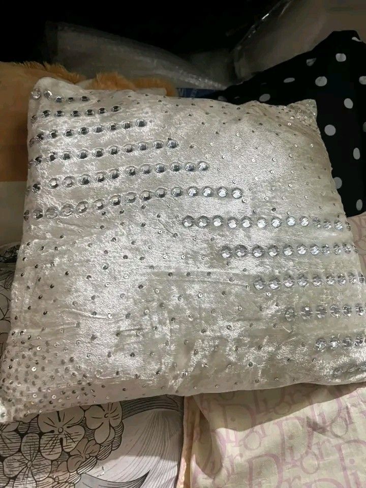 Throw Pillows (Category: Cushions & Throws) located in Manila. Submitted by ms.crybabe (Listing ID 1431287095, Image 2). Description: ✨ SUPER SALE ALERT! ✨ Snag our comfy and stylish throw pillows for ONLY ₱60! EACH 😍‼️ Perfect for adding a cozy touch to your home 📍 Nangka, Marikina 🛍️ Limited stocks only.