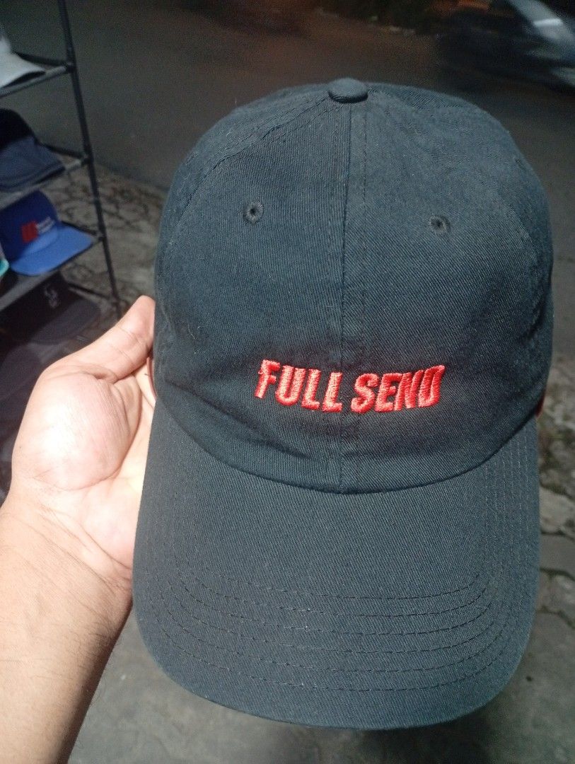 Topi simple caps hitam full send, Fesyen Pria, Aksesoris, Topi di Carousell