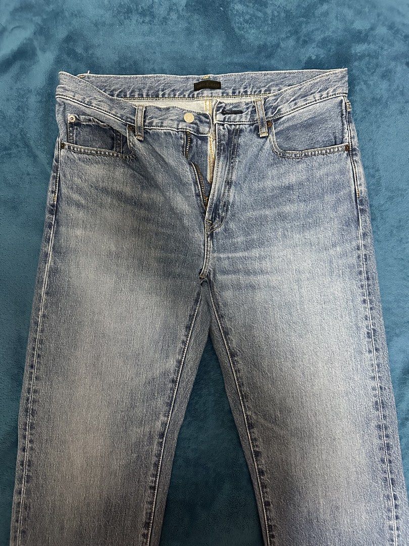 UNIQLO Straight Regular Fit Jeans (Category: Jeans) located in Quezon City. Submitted by threshhooks (Listing ID 1431285613, Image 3). Description: UNIQLO Denim Jeans Price: 500 RFS: Not being used anymore *Not thrifted. Personally bought in Uniqlo Store - 32 in waist - 41 in leg length - Regular Straight Fit - No alterations done upon purchase Location: Quezon City .