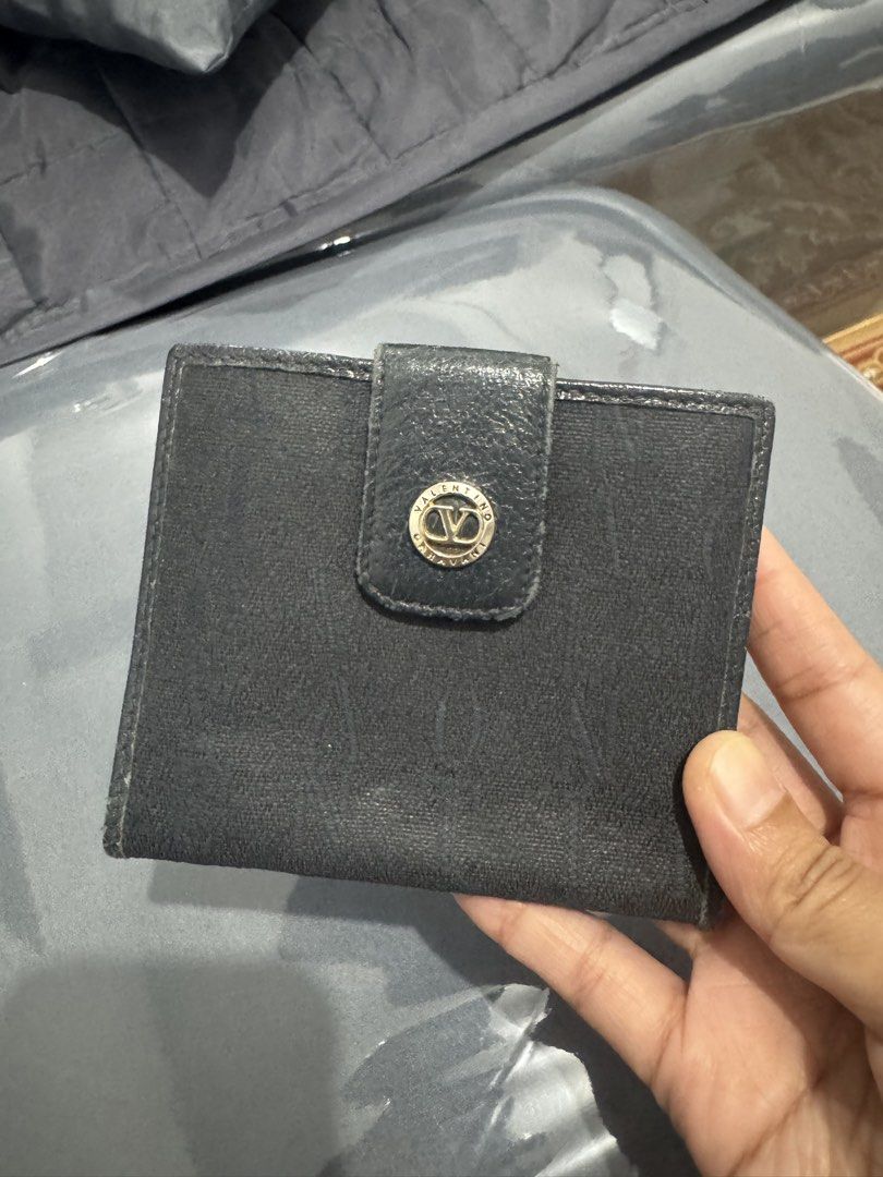 Valentino Garavani Canvas Short Wallet (Category: Luxury Bags & Wallets) located in Quezon City. Submitted by legallyyours02 (Listing ID 1431303678, Image 1). Description: In very good condition Minimal rubs sa edges No tears sa canvas and clean po Leather in excellent condition Lots of compartment Lightweight and compact.