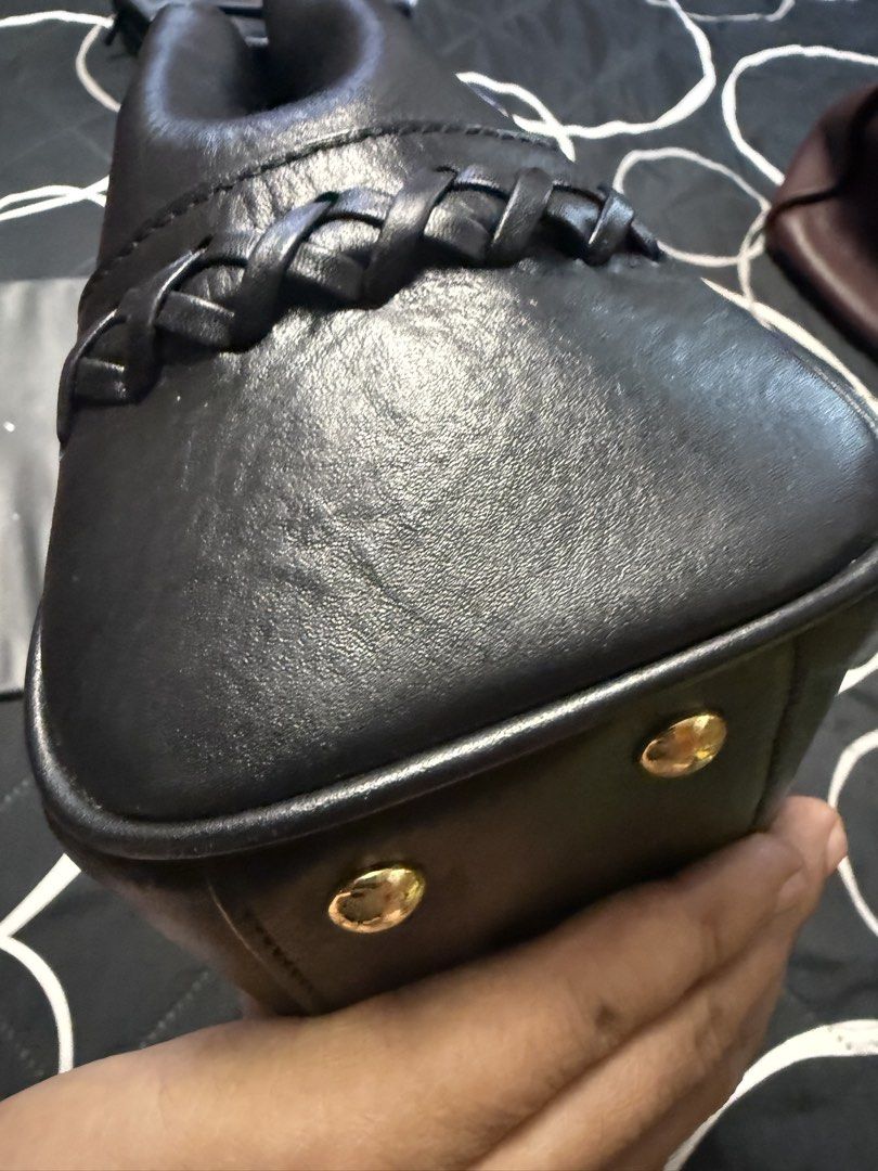Versace Palazzo Empire bag (Category: Luxury Bags & Wallets) located in Quezon City. Submitted by d8bhk9y4rs (Listing ID 1431188554, Image 3). Description: Very good condition .