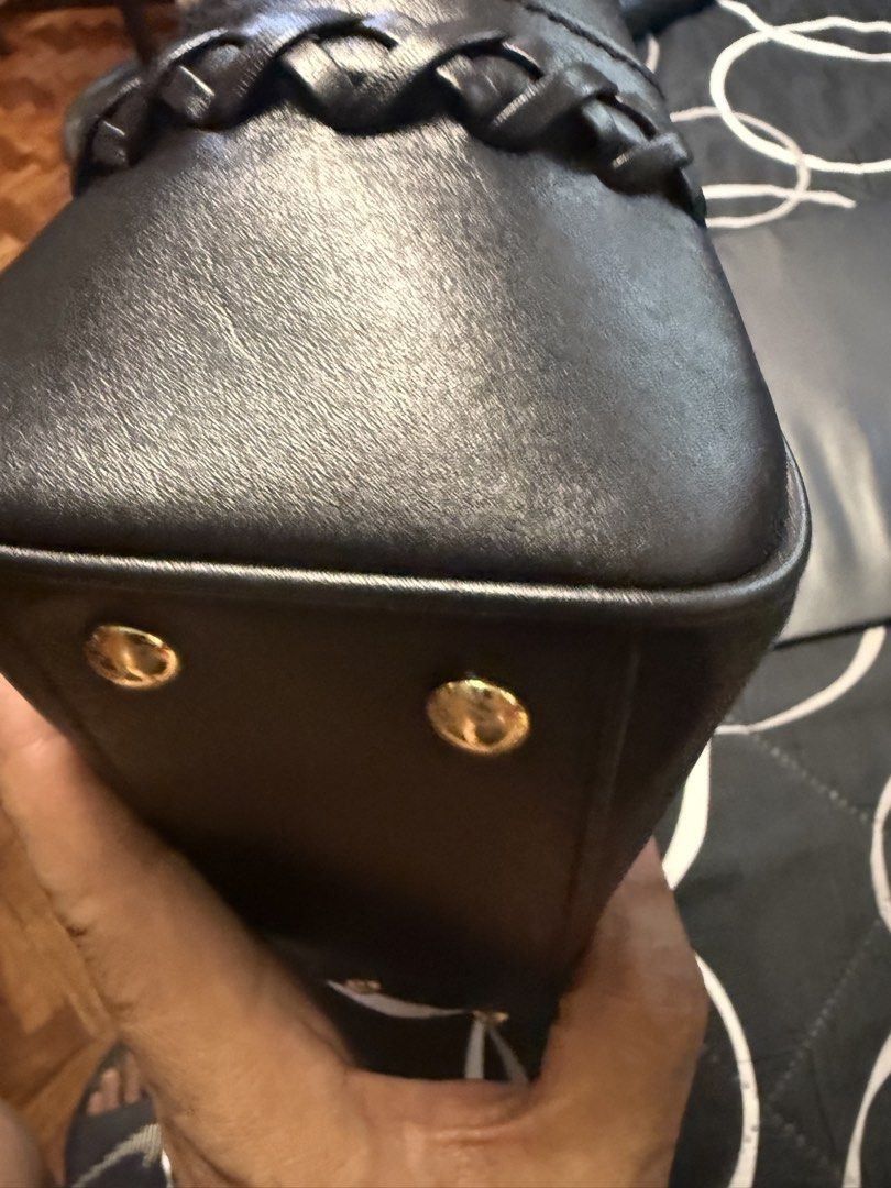 Versace Palazzo Empire bag (Category: Luxury Bags & Wallets) located in Quezon City. Submitted by d8bhk9y4rs (Listing ID 1431188554, Image 2). Description: Very good condition .