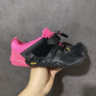 (Category: ) located in . Submitted by khai.uasneakers (Listing ID 1431323827, Image 1). Description: .