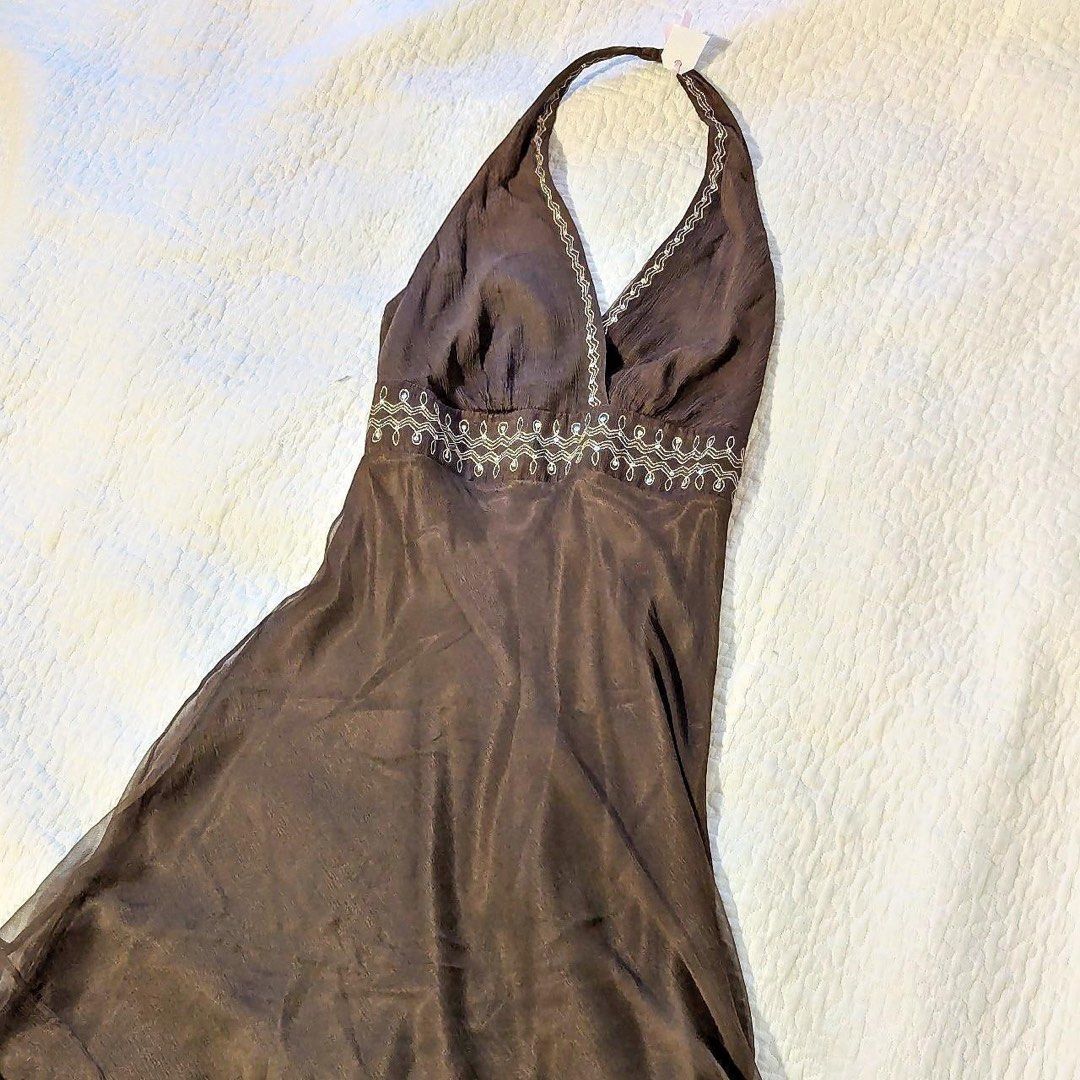 Vintage brown sequence halter dress (Category: Dresses) located in Talisay. Submitted by kjujucloset (Listing ID 1431250493, Image 2). Description: 🤎 Brown halter midi dress (below the knee) ✨ Soft, silky / satin fabric 🌿 Elegant embroidered detail under the bust and neckline with sequence detail 💃 Flattering V-neck cut 🎀 Halter neck style 🪶 Lightweight and flowy — comfortable to wear 📏 Length: Below the knee / midi length 🌸 Feminine, clas