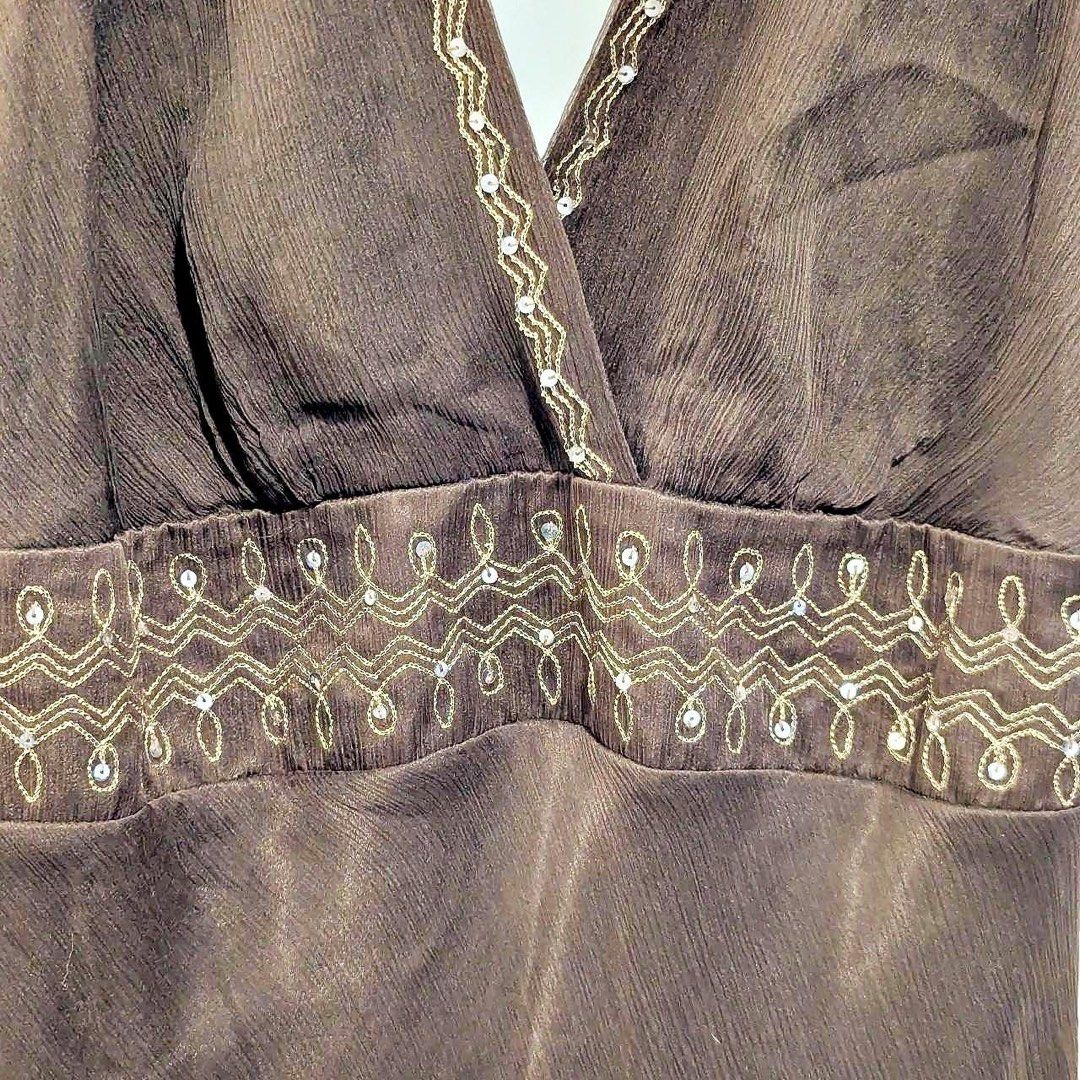 Vintage brown sequence halter dress (Category: Dresses) located in Talisay. Submitted by kjujucloset (Listing ID 1431250493, Image 3). Description: 🤎 Brown halter midi dress (below the knee) ✨ Soft, silky / satin fabric 🌿 Elegant embroidered detail under the bust and neckline with sequence detail 💃 Flattering V-neck cut 🎀 Halter neck style 🪶 Lightweight and flowy — comfortable to wear 📏 Length: Below the knee / midi length 🌸 Feminine, clas