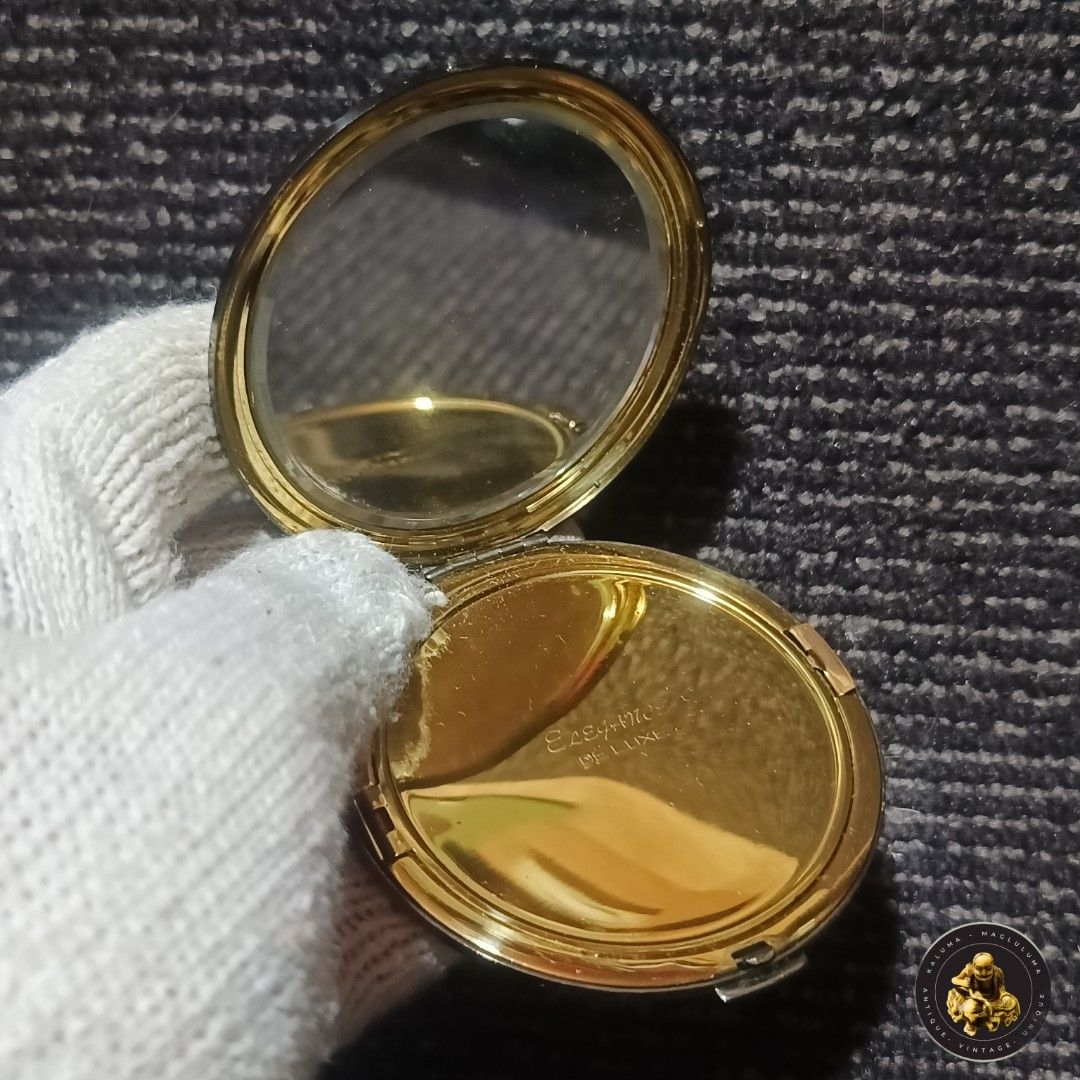 Vintage Compact Geisha Mirror Elegance (Category: Mirrors) located in Meycauayan. Submitted by ka_luma (Listing ID 1431324819, Image 3). Description: .