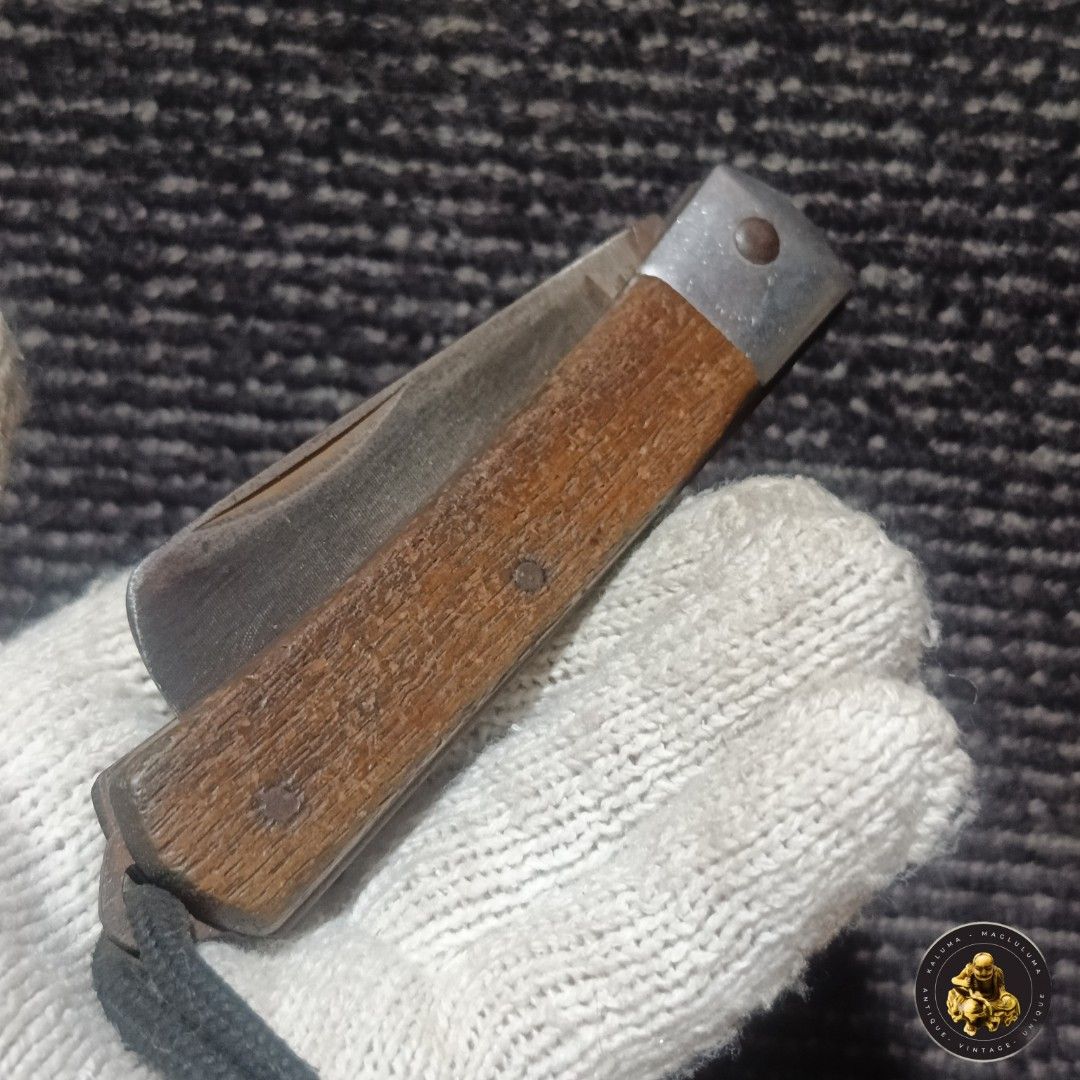 Vintage Electrician Peeling Knife (Category: Knives & Chopping Boards) located in Meycauayan. Submitted by ka_luma (Listing ID 1431325664, Image 2). Description: .