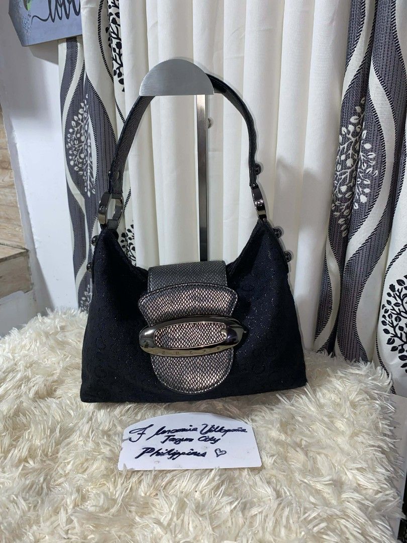 Vintage guess small (Category: Luxury Bags & Wallets) located in Tagum. Submitted by luxbagelyas (Listing ID 1431260759, Image 3). Description: super ganda neto no issue malinis loob at labas super bet.