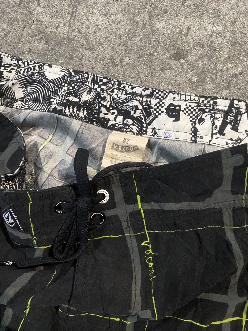 VOLCOM (Category: Swim Trunks & Board Shorts) located in Taguig. Submitted by _john.patrick (Listing ID 1431225874, Image 3). Description: VOLCOM BOARD SHORT SIZE: 32 WIDTH: 32 LENGTH: 21 EXCELLENT CONDITION.
