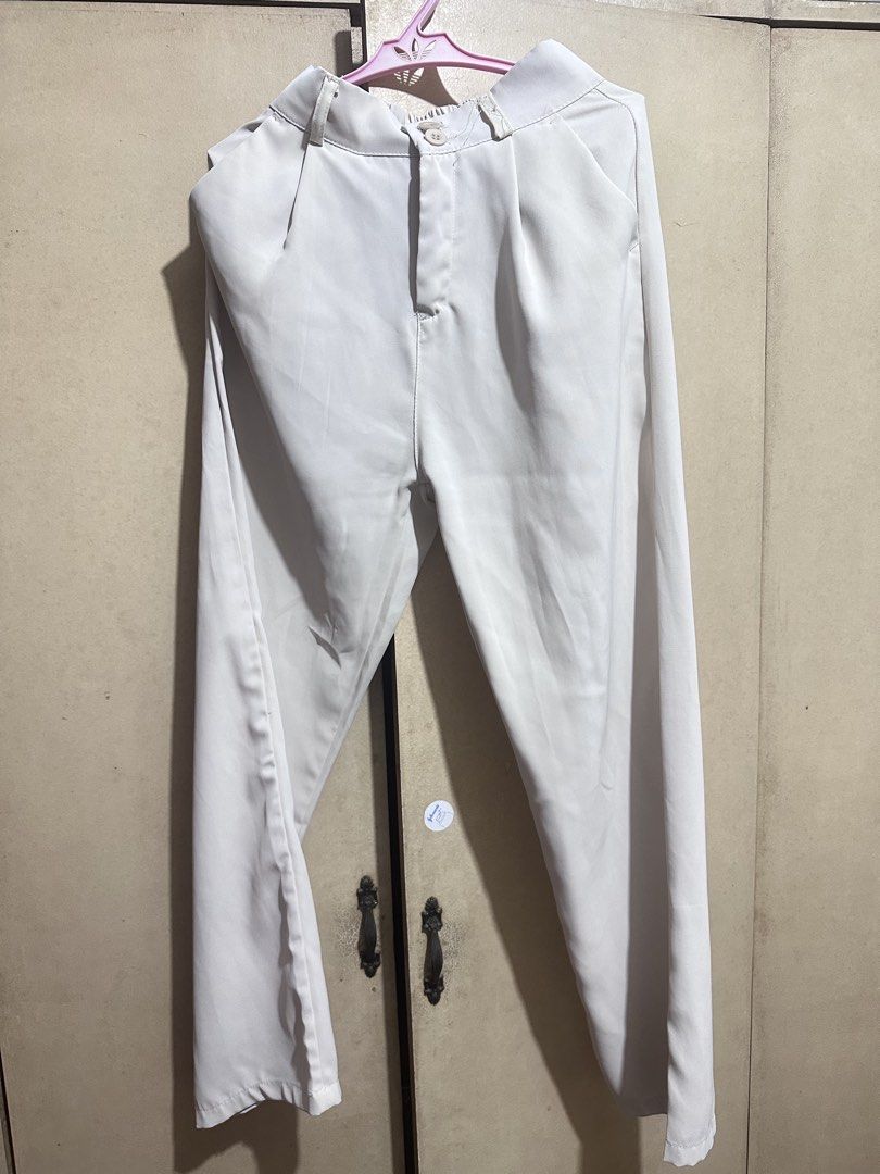 White Pleated Trousers (Category: Other Bottoms) located in Taytay. Submitted by declutter_random (Listing ID 1431217564, Image 1). Description: size 25-26.