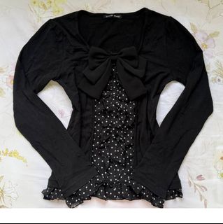 (Category: ) located in . Submitted by helpmeclearclothespls (Listing ID 1431210096, Image 1). Description: .