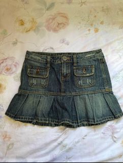 (Category: ) located in . Submitted by helpmeclearclothespls (Listing ID 1431209379, Image 1). Description: .