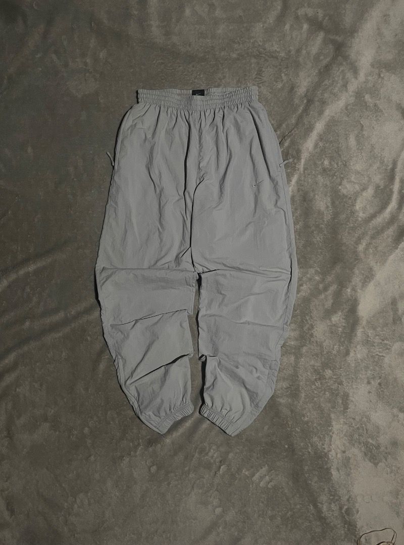 Y2K Vintage Nike Trackpants (Category: Joggers) located in Davao. Submitted by batz11 (Listing ID 1431188259, Image 1). Description: Y2K NIKE TRACKPANTS Condition: Excellent condition Color rate: 10/00 Dimensions: Size 26-36 (free size, with adjustable lace) Length 40 NO ISSUE ❌ DAVAO CITY LOCATION 📌 CAN SHIP THROUGH J&T 📦 DIRECT MESSAGE IF INTERESTED 📥.