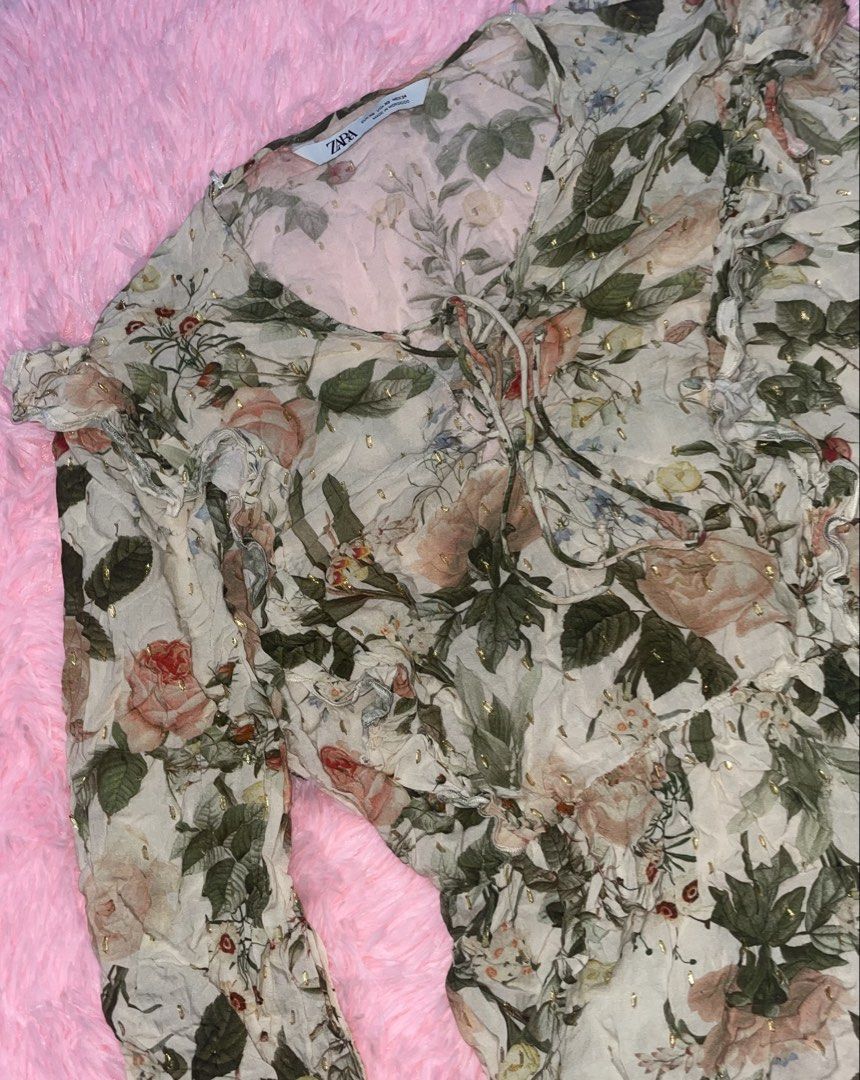 zara floral lace top (Category: Blouses) located in Manila. Submitted by abhiaaa (Listing ID 1431236772, Image 2). Description: can fit s to m frame.