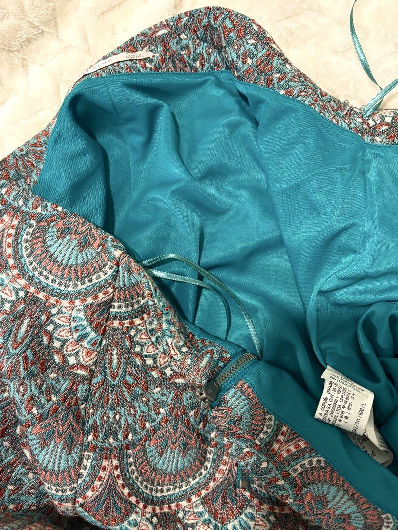 Zara Trafaluc Printed Boho Skirt (Category: Skirts) located in Taguig. Submitted by hisandhers16 (Listing ID 1431337062, Image 3). Description: Good as new. Barely used. Tag say large but fits medium to large, size 30-31. Bought for around 1.5k. Coachella fit, boho skirt. - Zara Trafaluc skirt - Unique printed design - Features teal lining - Zipper closure - Textured fabric - Color palette: Teal, brown, white - Made in Romania.