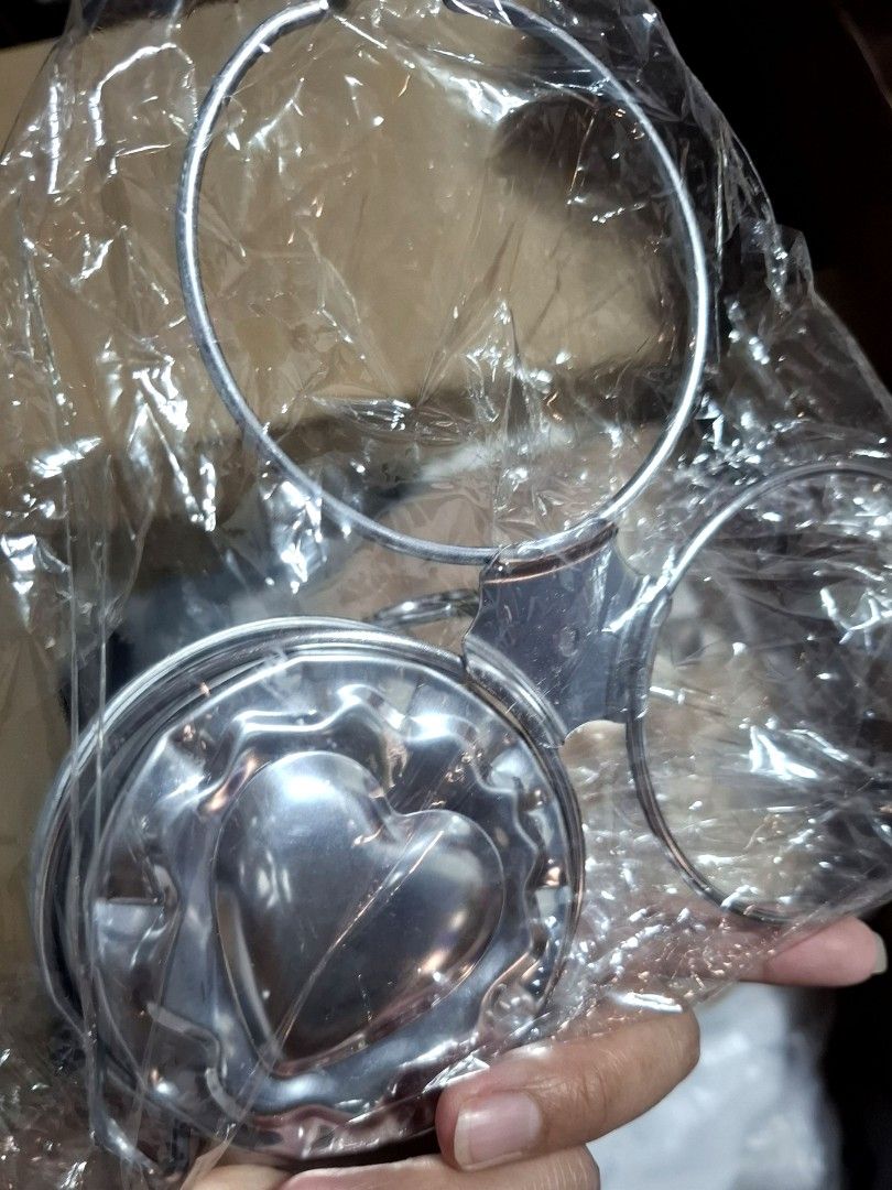 3-Heart-Shaped Food Steamer (Category: Cookware & Accessories) located in Quezon City. Submitted by an.marie (Listing ID 1431545280, Image 2). Description: - Heart-shaped food steamer - Includes three steaming bowls with handles - Bowl dimensions: 18cm (width), 9cm (diameter), 2.5cm (height) - Made of durable stainless steel.