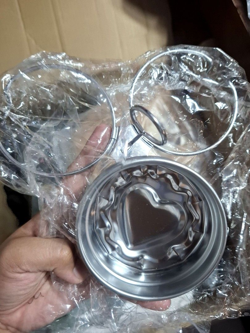 3-Heart-Shaped Food Steamer (Category: Cookware & Accessories) located in Quezon City. Submitted by an.marie (Listing ID 1431545280, Image 1). Description: - Heart-shaped food steamer - Includes three steaming bowls with handles - Bowl dimensions: 18cm (width), 9cm (diameter), 2.5cm (height) - Made of durable stainless steel.