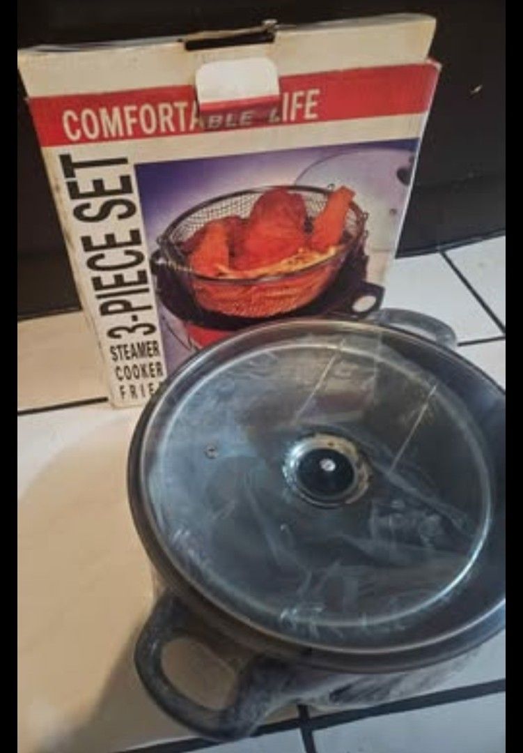 3-Piece Cookware Set (Category: Cookware & Accessories) located in Makati City. Submitted by tanaka_kou (Listing ID 1431399551, Image 1). Description: - Brand new 3-piece cookware set - Old stock, Never used - Includes: steamer, cooker, and fryer. - Unused and in original packaging. - Ideal for various cooking needs..