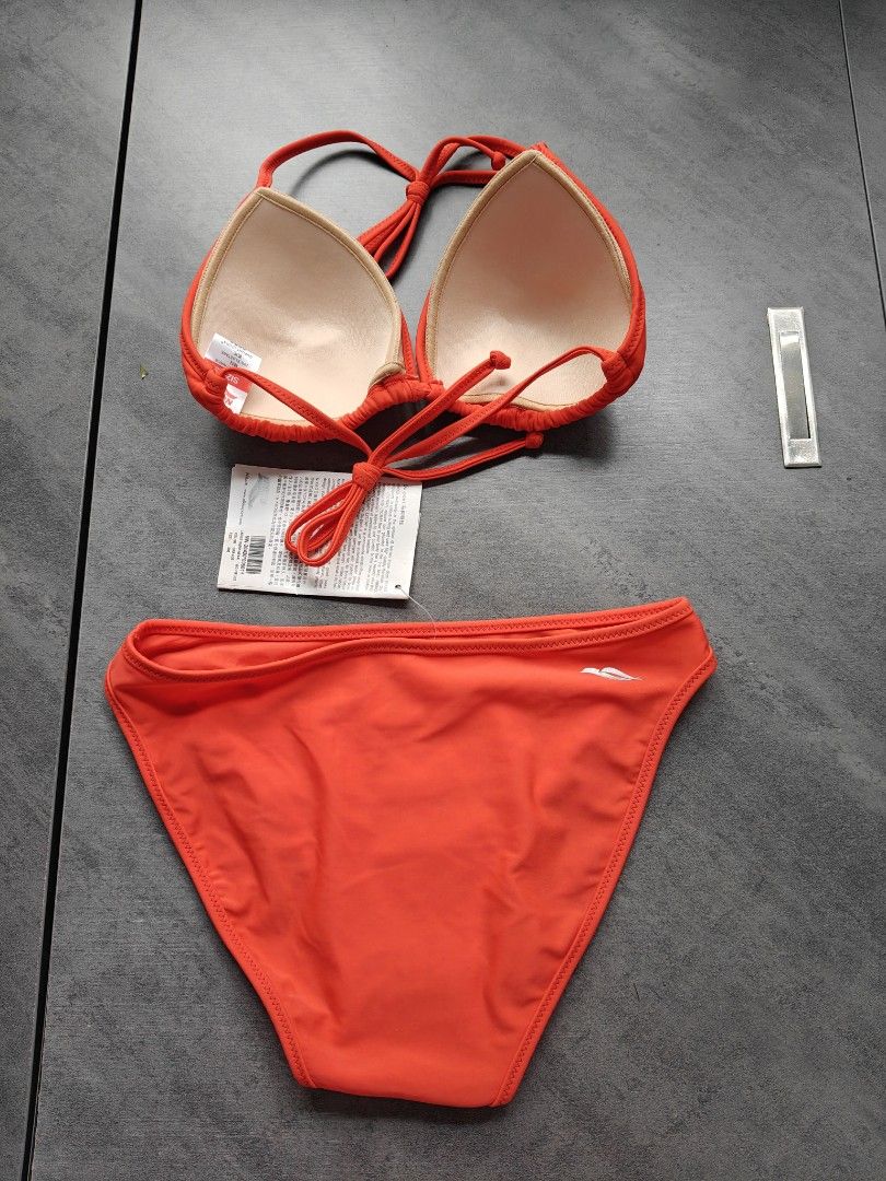 半價 Nikko Bikini 泳衣 （分類：泳衣）位於 Hong Kong。 由 colourblue3689 提交（商品編號 1431462440，圖片 2）。簡介： 衛生問題，不設退回。 Hygiene issues, no returns or exchanges。
