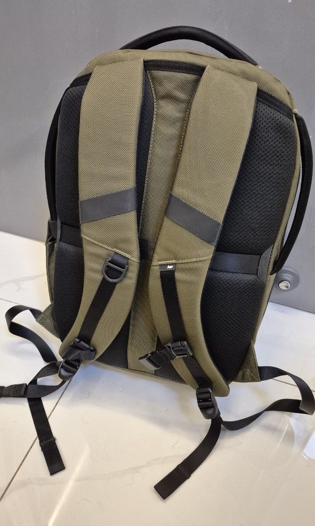 Aer City Pack 2 Olive green (Category: Backpacks) located in Taguig. Submitted by danielbr (Listing ID 1431418316, Image 3). Description: The everyday city backpack The City Pack 2 is the essential everyday backpack designed for the city. It features a smart aesthetic, organization for your everyday gear, and an ergonomic harness system for all-day comfort. Move Smarter™. Product Details Features • 1680D CORDURA® ballistic nylon exterior (bluesig