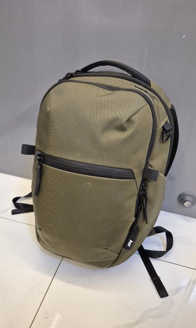 Aer City Pack 2 Olive green (Category: Backpacks) located in Taguig. Submitted by danielbr (Listing ID 1431418316, Image 2). Description: The everyday city backpack The City Pack 2 is the essential everyday backpack designed for the city. It features a smart aesthetic, organization for your everyday gear, and an ergonomic harness system for all-day comfort. Move Smarter™. Product Details Features • 1680D CORDURA® ballistic nylon exterior (bluesig