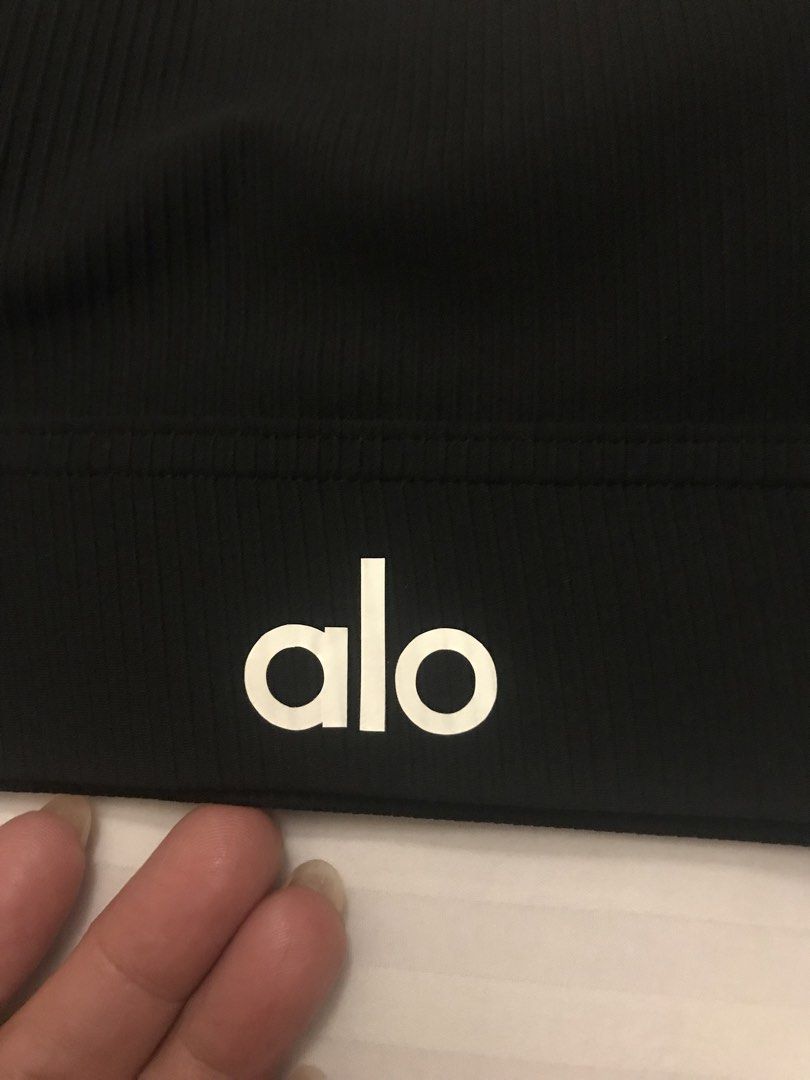 Alo Yoga Black Ribbed Sports Bra (Category: Activewear) located in Manila. Submitted by freshlemon58885 (Listing ID 1431410570, Image 2). Description: Tag removed Padded 10/10.