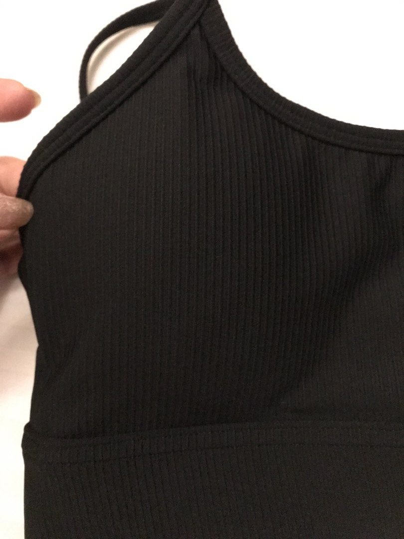 Alo Yoga Black Ribbed Sports Bra (Category: Activewear) located in Manila. Submitted by freshlemon58885 (Listing ID 1431410570, Image 3). Description: Tag removed Padded 10/10.