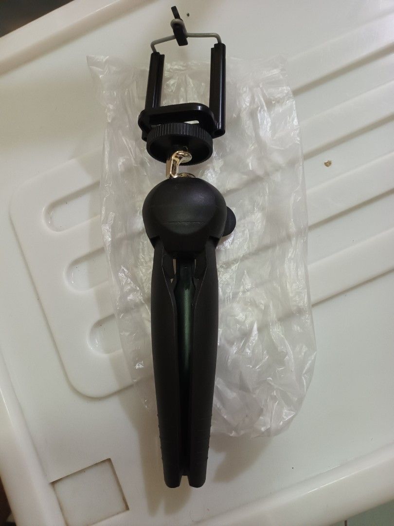 Authentic Mini Tripod (Category: Tripods & Monopods) located in Pasig City. Submitted by kingmarc25 (Listing ID 1431472539, Image 1). Description: .