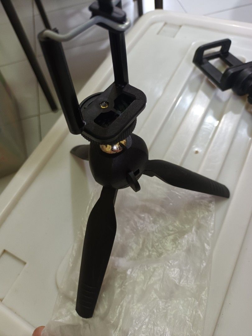 Authentic Mini Tripod (Category: Tripods & Monopods) located in Pasig City. Submitted by kingmarc25 (Listing ID 1431472539, Image 2). Description: .