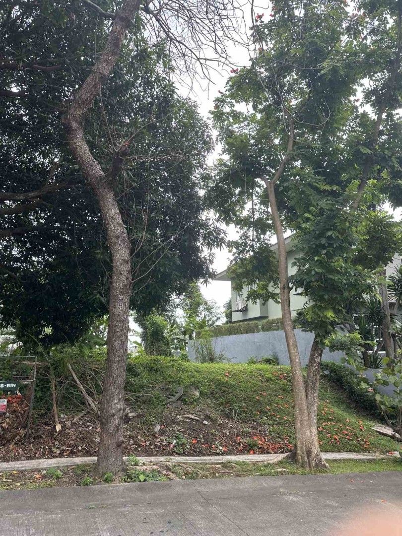 AYALA WESTGROVE PHASE 1 LOT (Category: Lot) located in Makati City. Submitted by seriousdeclutteringmission (Listing ID 1431397615, Image 2). Description: AYALA WESTGROVE PHASE 1 LOT 451 sqm Phase 1 - near main gate With prominent neighbors in Phase 1. Not perimeter. PHP29M net (negotiable) Option to purchase designed structure (separately)..