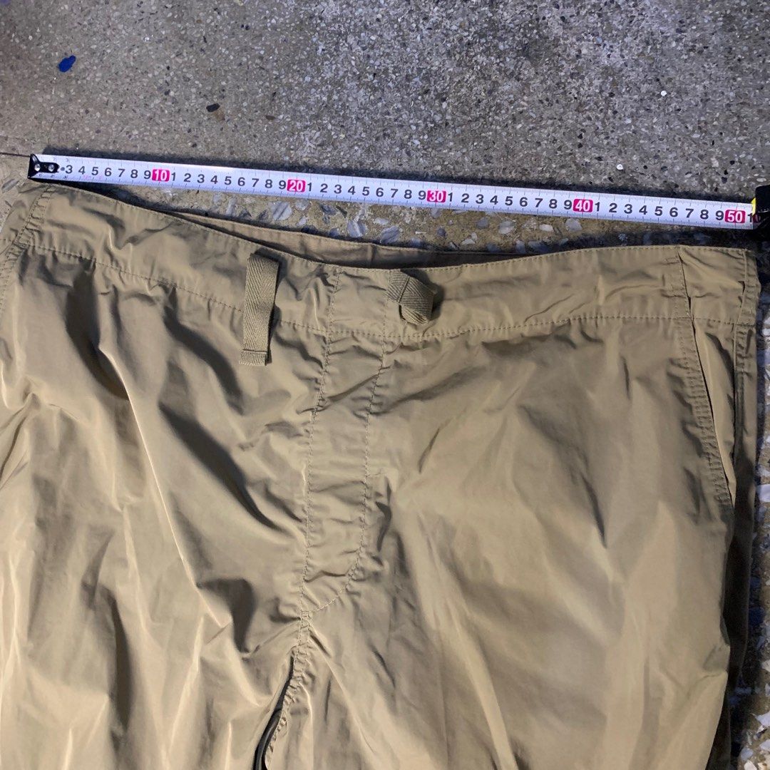 由 chenliu08 (刊登 ID 1431510674，圖片 2) 提交，位於 新竹縣 (Hsinchu County) 的 Beams solotex parachute pants (類別：運動、休閒褲)，說明：Good condition 。