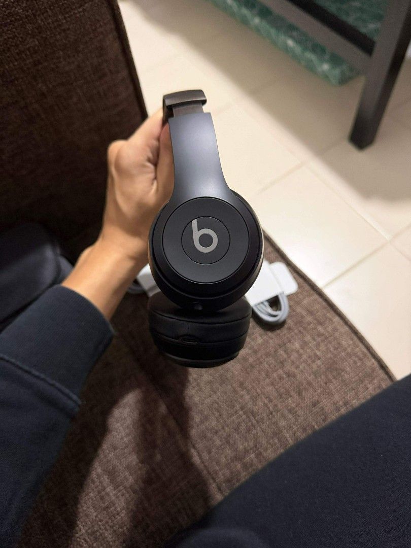Beats Solo4 Wireless Headphones (Category: Headphones & Headsets) located in Surigao. Submitted by cynthiakol (Listing ID 1431506234, Image 1). Description: - Beats Solo4 Wireless headphones - Color: Black earcups, darker grey headband - Includes carrying case and charging cables with box - Features Beats logo - Used only once - Original price 12,000.