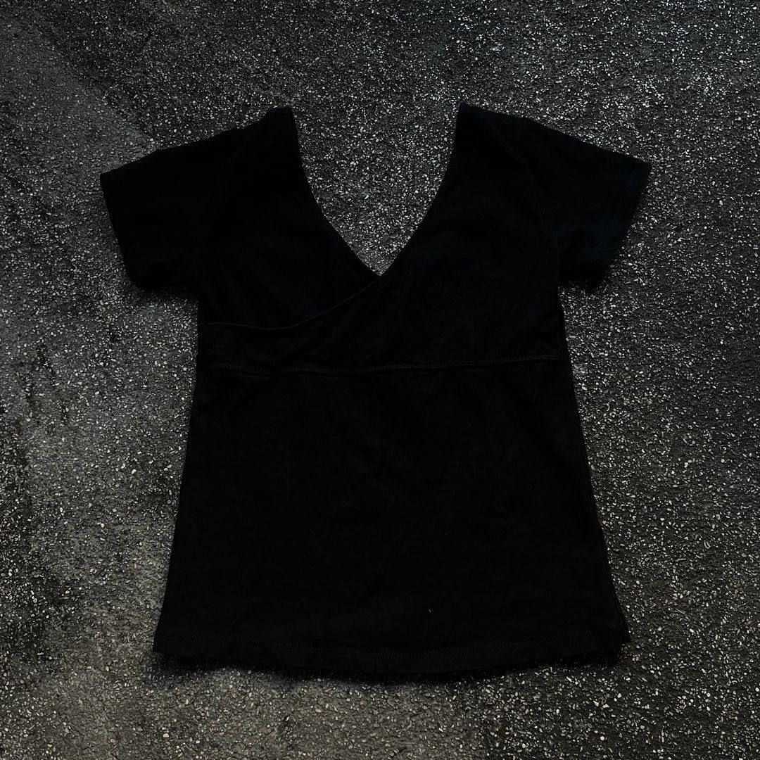 Black Deep V-Neck Top (Category: Shirts) located in Pasay City. Submitted by fromtheashes (Listing ID 1431493682, Image 1). Description: ..