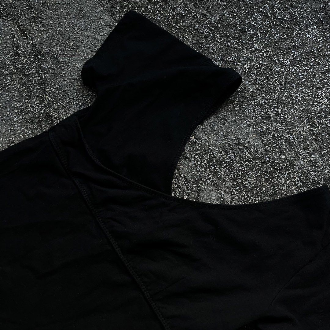 Black Deep V-Neck Top (Category: Shirts) located in Pasay City. Submitted by fromtheashes (Listing ID 1431493682, Image 2). Description: ..