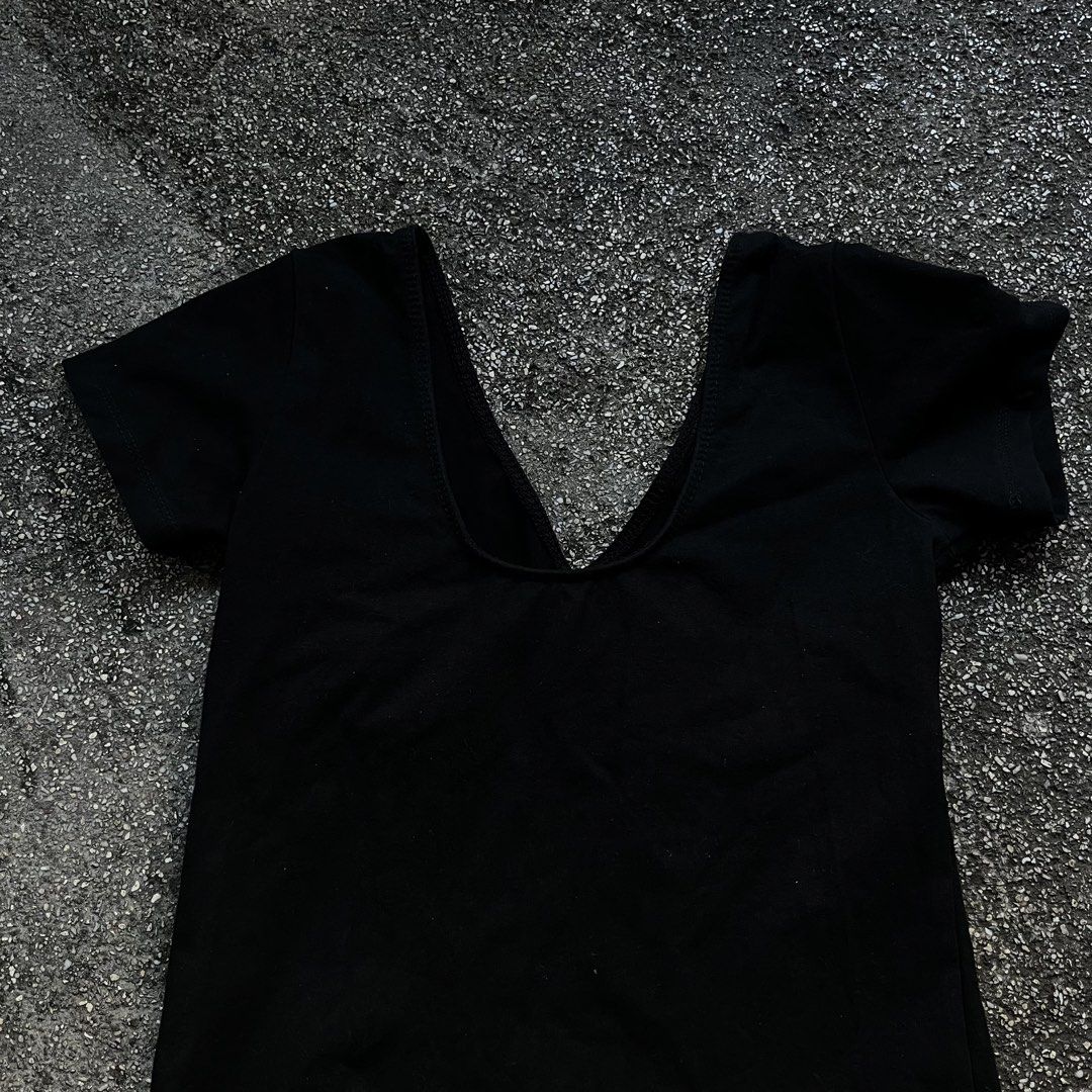 Black Deep V-Neck Top (Category: Shirts) located in Pasay City. Submitted by fromtheashes (Listing ID 1431493682, Image 3). Description: ..