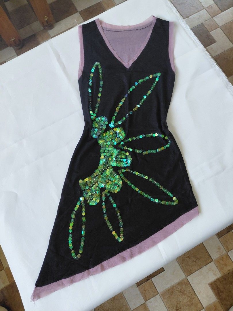 Black Sequin Embellished Top (Category: Sleeveless) located in Koronadal. Submitted by shetries (Listing ID 1431525785, Image 1). Description: S TO M (im M for reference) Trimmed with light purple fabric Asymmetrical hemline Double mesh material No flaws.