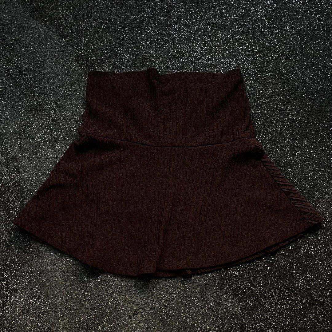 brown tube (Category: Sleeveless) located in Pasay City. Submitted by fromtheashes (Listing ID 1431493238, Image 1). Description: Stay stylish and comfortable with this brown skort. Features a unique textured fabric with a subtle crinkle effect, designed with a high waist and flared silhouette that looks like a skirt but functions as shorts. Perfect for casual days or dressing up, it combines the best of both worlds in a versatile dark brown shad