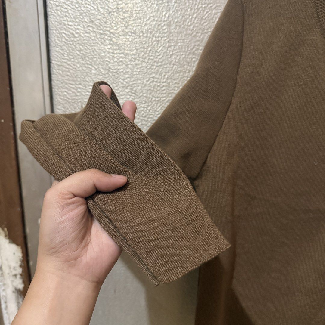 Choco Brown Longsleeve Vneck Knitted Cardigan Jacket (Category: Longsleeves) located in Antipolo. Submitted by bern.clo (Listing ID 1431529739, Image 3). Description: • free size • 10/10 condition • super pretty and comfy! • high quality fabric.