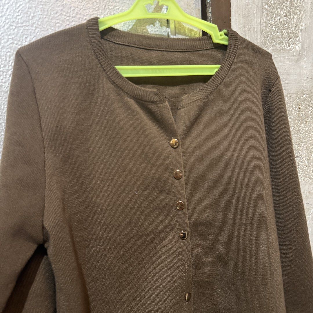 Choco Brown Longsleeve Vneck Knitted Cardigan Jacket (Category: Longsleeves) located in Antipolo. Submitted by bern.clo (Listing ID 1431529739, Image 2). Description: • free size • 10/10 condition • super pretty and comfy! • high quality fabric.